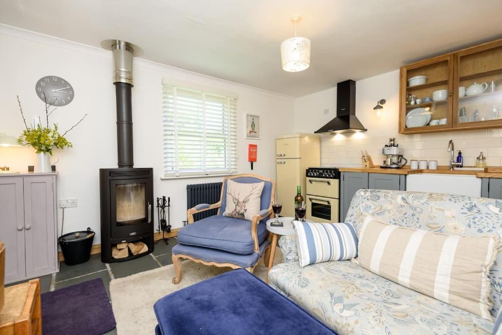 Bijou Coastal Apartment In Polperro With Hot Tub Onsite Parking Downhill Walk To Village 外观 照片