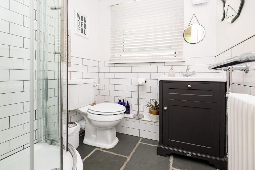 Bijou Coastal Apartment In Polperro With Hot Tub Onsite Parking Downhill Walk To Village 外观 照片