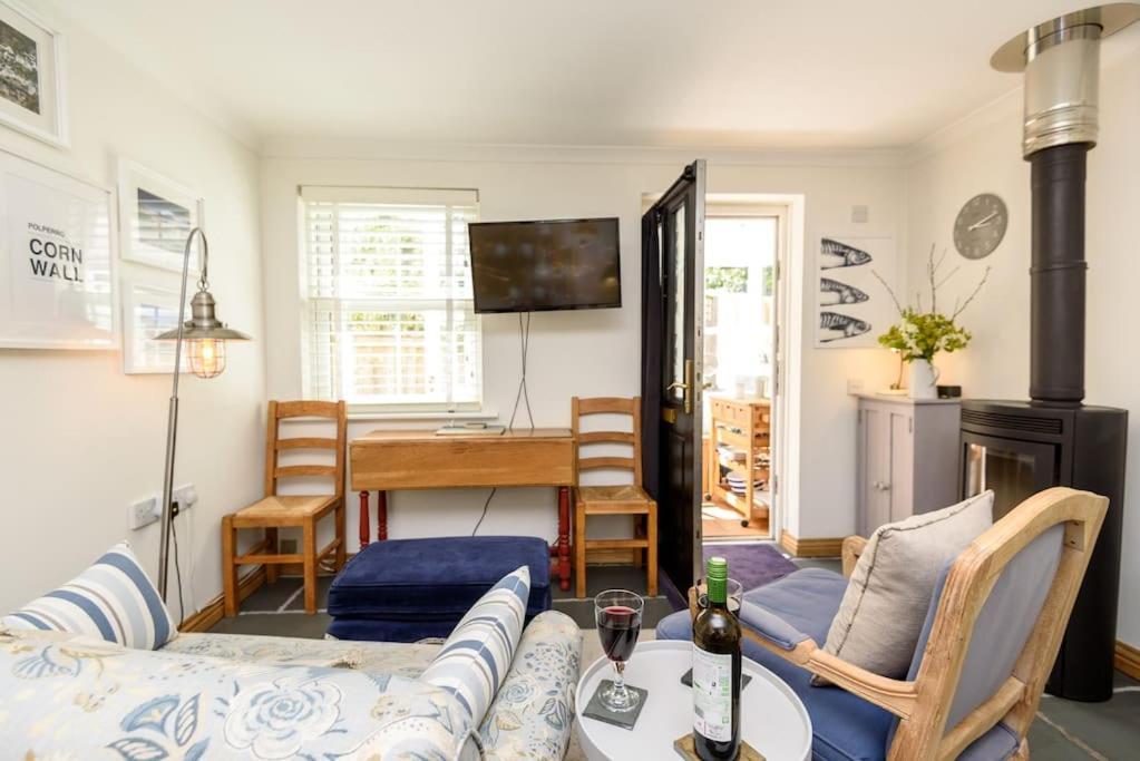 Bijou Coastal Apartment In Polperro With Hot Tub Onsite Parking Downhill Walk To Village 外观 照片