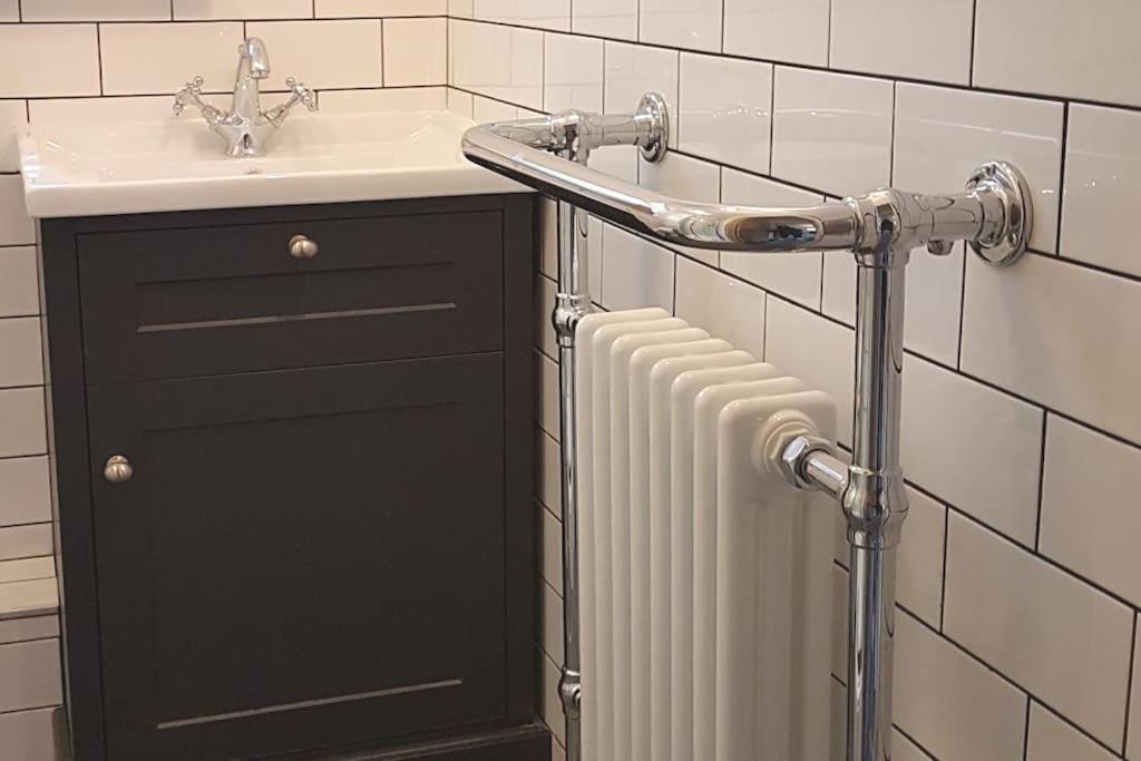 Bijou Coastal Apartment In Polperro With Hot Tub Onsite Parking Downhill Walk To Village 外观 照片