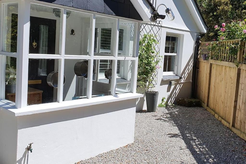 Bijou Coastal Apartment In Polperro With Hot Tub Onsite Parking Downhill Walk To Village 外观 照片