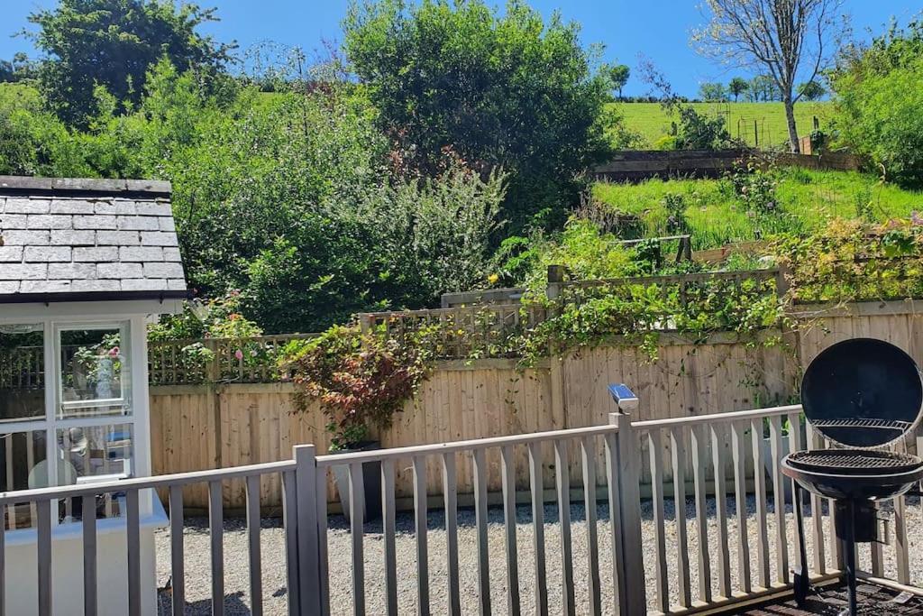 Bijou Coastal Apartment In Polperro With Hot Tub Onsite Parking Downhill Walk To Village 外观 照片